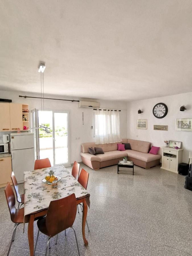 Apartments By The Sea Mimice, Omis - 14230 Dış mekan fotoğraf